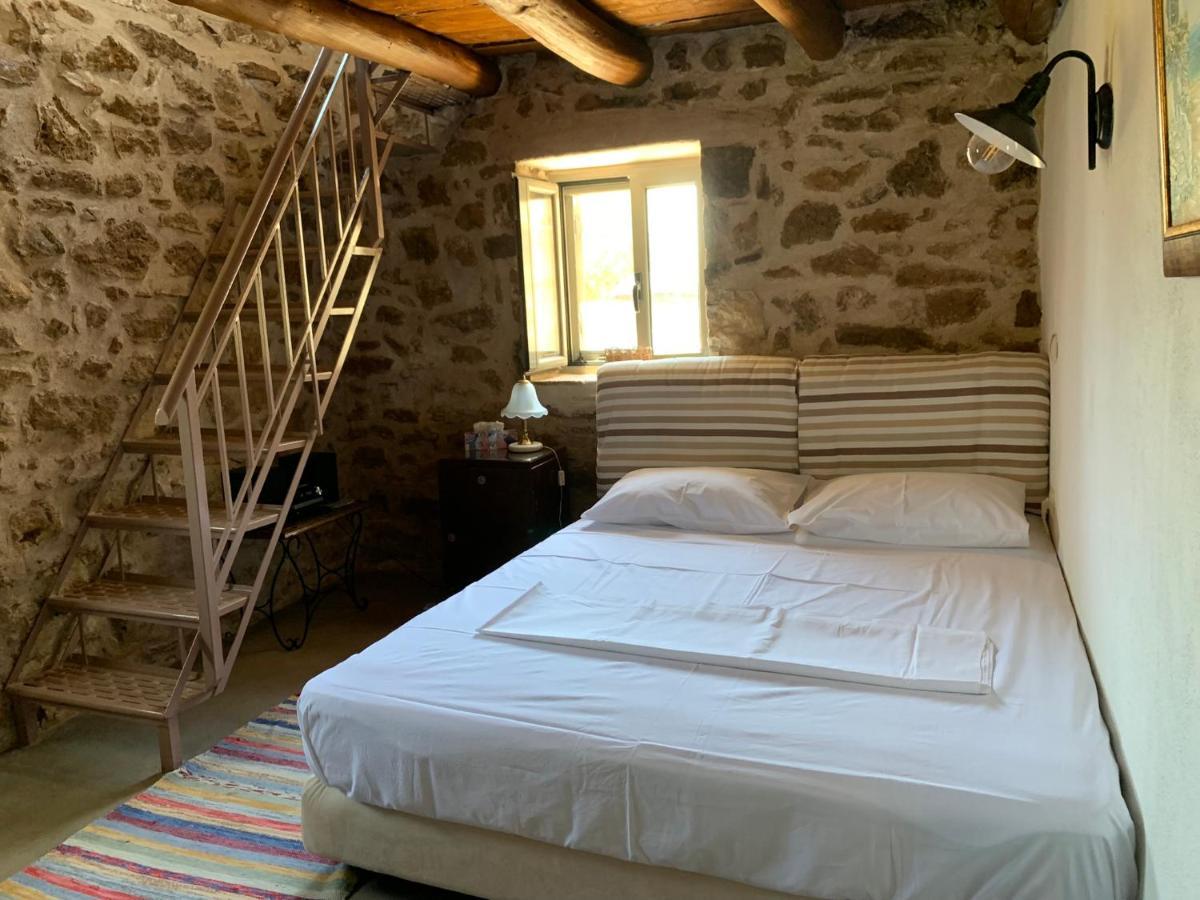 Messinian Stone Houseヴィラ エクステリア 写真